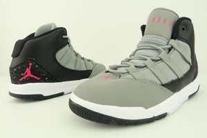jordan max aura grey pink