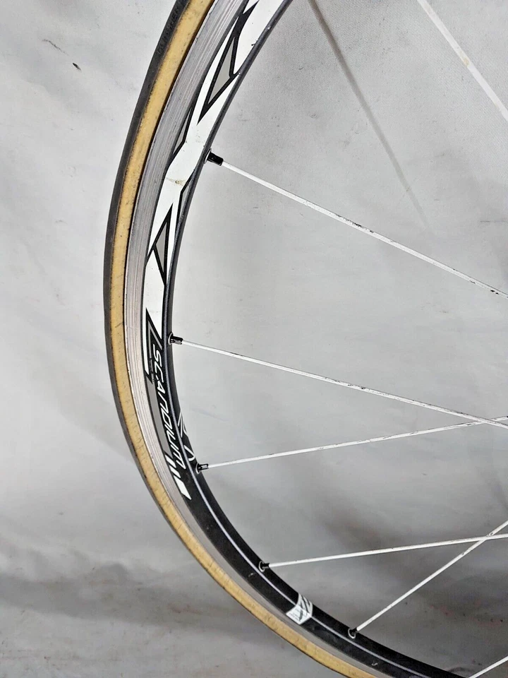 Переднее гоночное колесо дорожного велосипеда Bontrager Race X Lite Scandium 700c 100 мм 20S черное - Изображение 3 из 4