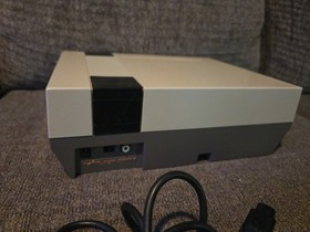 Nintendo NES Original Console Bundle - White/Gray 5 Games And Controller