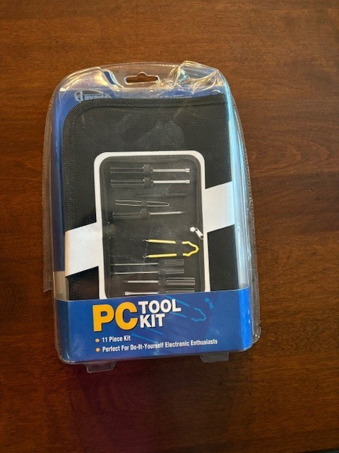 NEW iConcepts PC Tool Kit 11 pieces (O25)