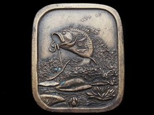 KC21138 VINTAGE 1976 IMC  LARGE MOUTH BASS FIGHTING BAIT  FISHING BELT BUCKLE