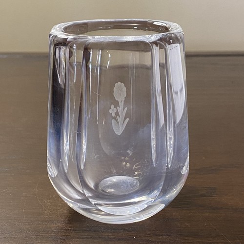 Orrefors Schweden Kristall 3 1/2" 8-seitige Knospenvase geätzte Blumen ~ handsigniert - Bild 4 von 10