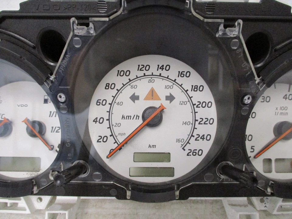 01 02 03 04 Mercedes-Benz SLK230 Velocímetro KPH Cluster 190K KM OEM Foto 2 de 4