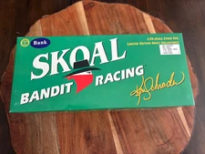 Ken Schrader Action 1997 Monte Carlo #33 Skoal 1:24 Diecast Car Bank NEW