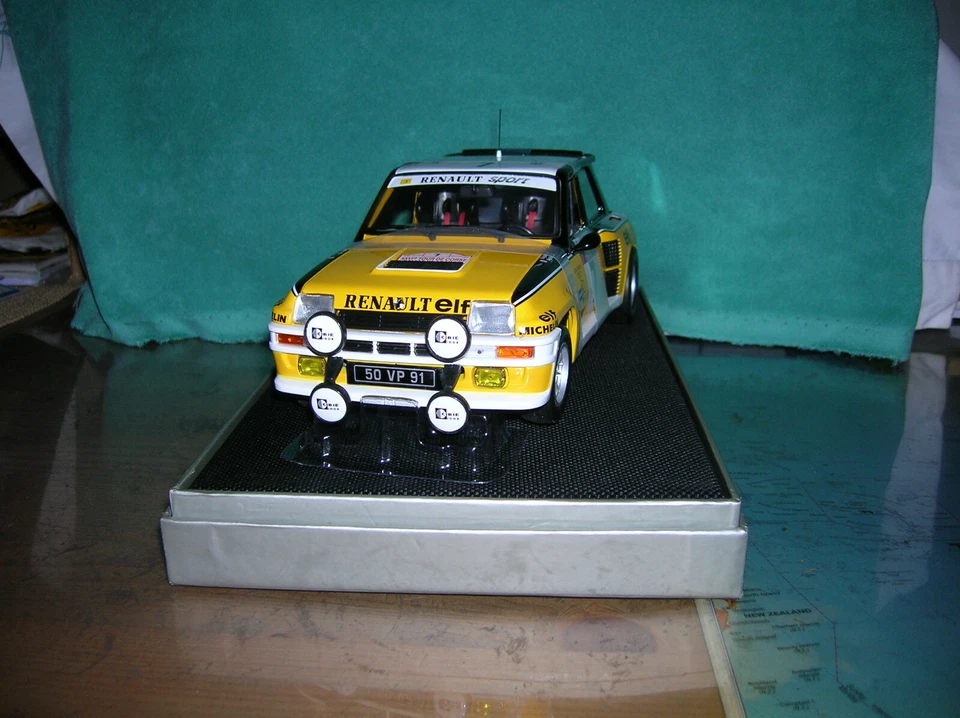Renault 5 turbo maxi 1/18 TDC '82 Ragnotti Universal hobbies UH  - Immagine 2 di 4