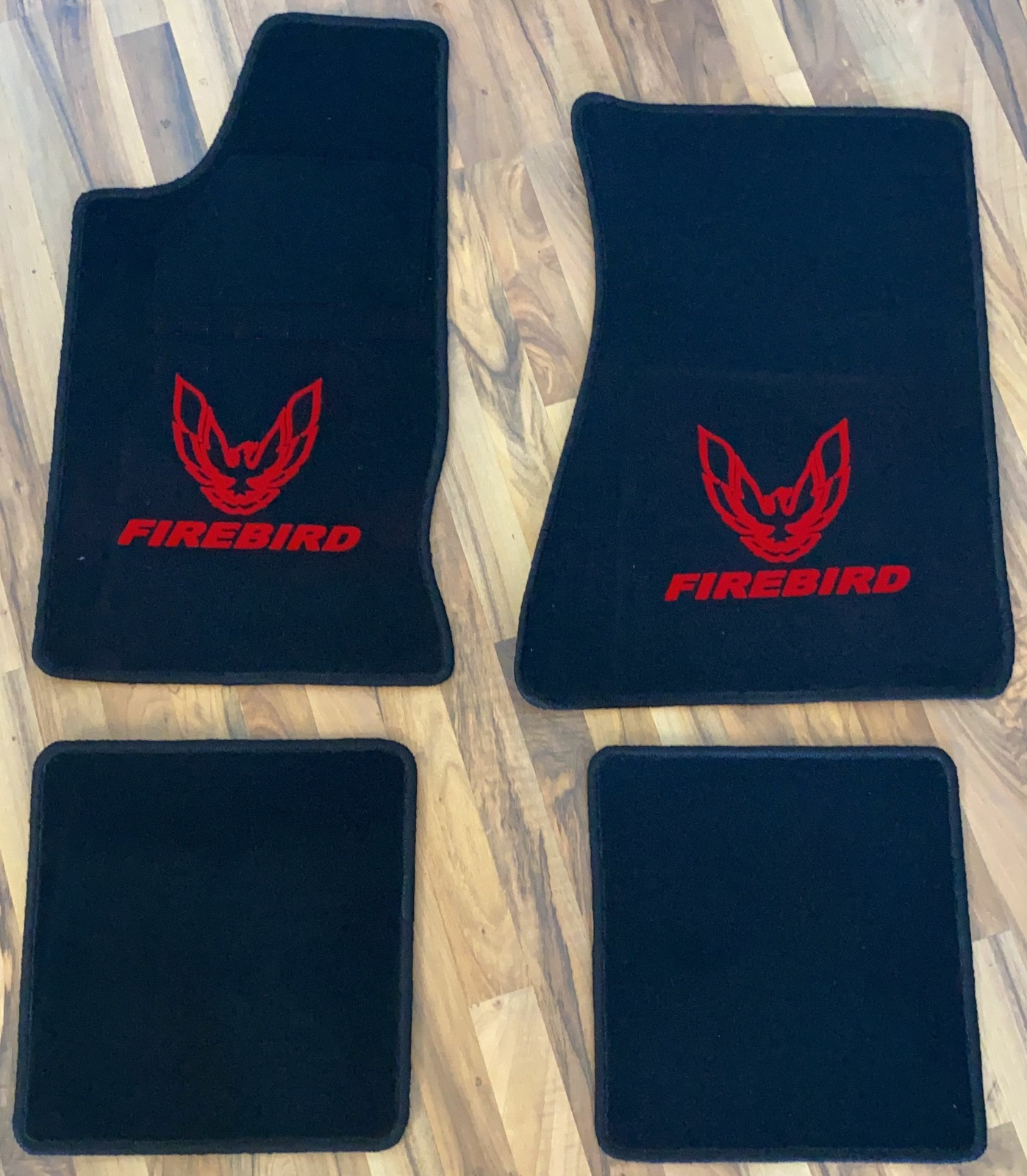 Tapis de sol en velours noir et rouge pour Pontiac Firebird 1982-1992
