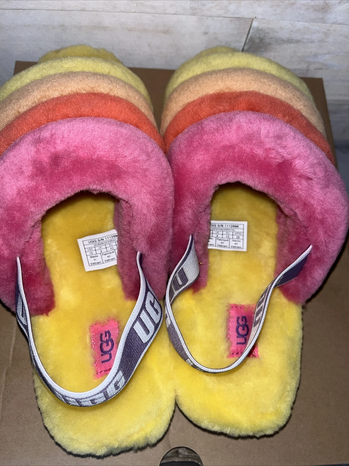 UGG FLUFF YEAH PRIDE SCIVOLO DONNA US taglia 10 nuovo con scatola