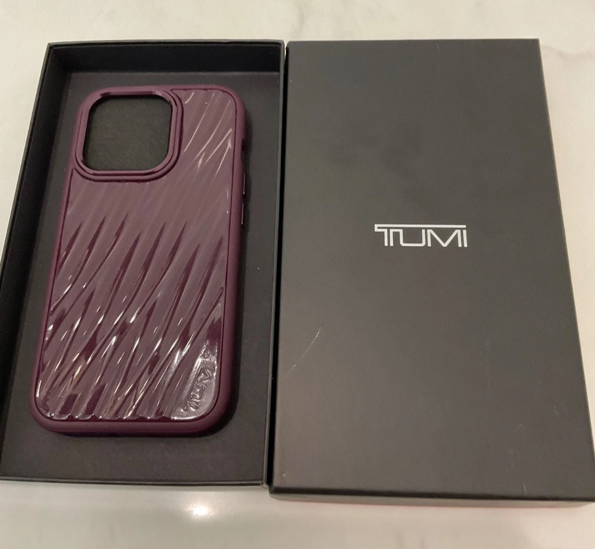 iPhone14promax TUMI バーガンディ 手帳型（取外し可能）ケース iPhone 14 Pro Max ケース 本革 TUMI iPhone14 iPhone14Pro 14Plus