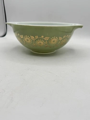 Pyrex Gold Medallion Sage Green Leaf Vines 443 2.5Qt