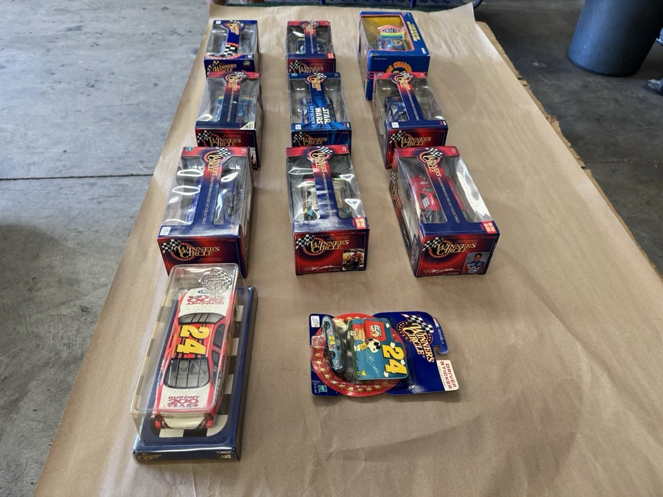  Lot of 10 Winners Circle 1:24 Jeff Gordon #24 Die Cast Cars with bonus car  - Image 4 of 4