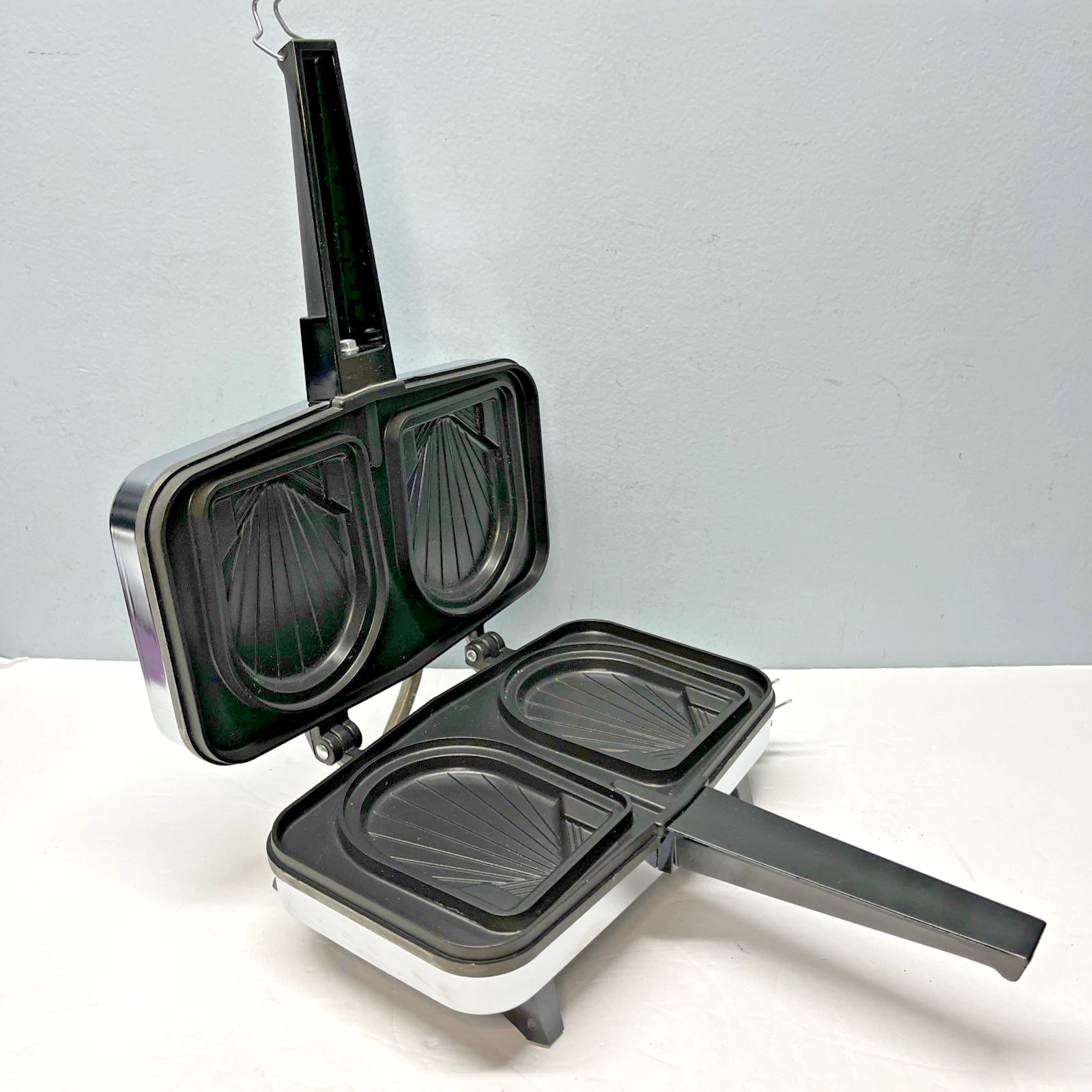 Vitantonio French Sandwich Chef Non-Stick Clamshell Press Model 650 VGC Clean
Opens in a new window