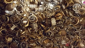 ESTATE-VINTAGE-NOW-JEWELRY-LOT-NECKLACES-EARRINGS-READY-TO-WEAR-NO-JUNK-5-pc