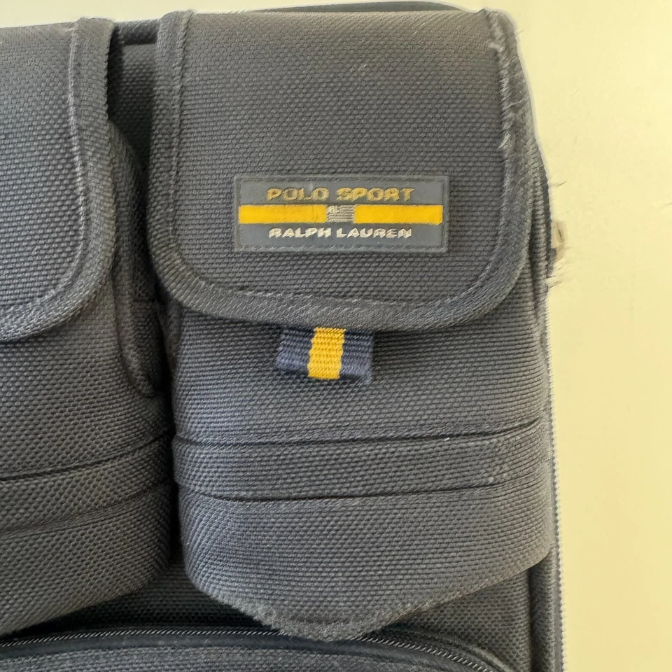 "Maleta con ruedas Polo Sport Ralph Lauren 22"" de colección azul marino y amarillo" Foto 4 de 4