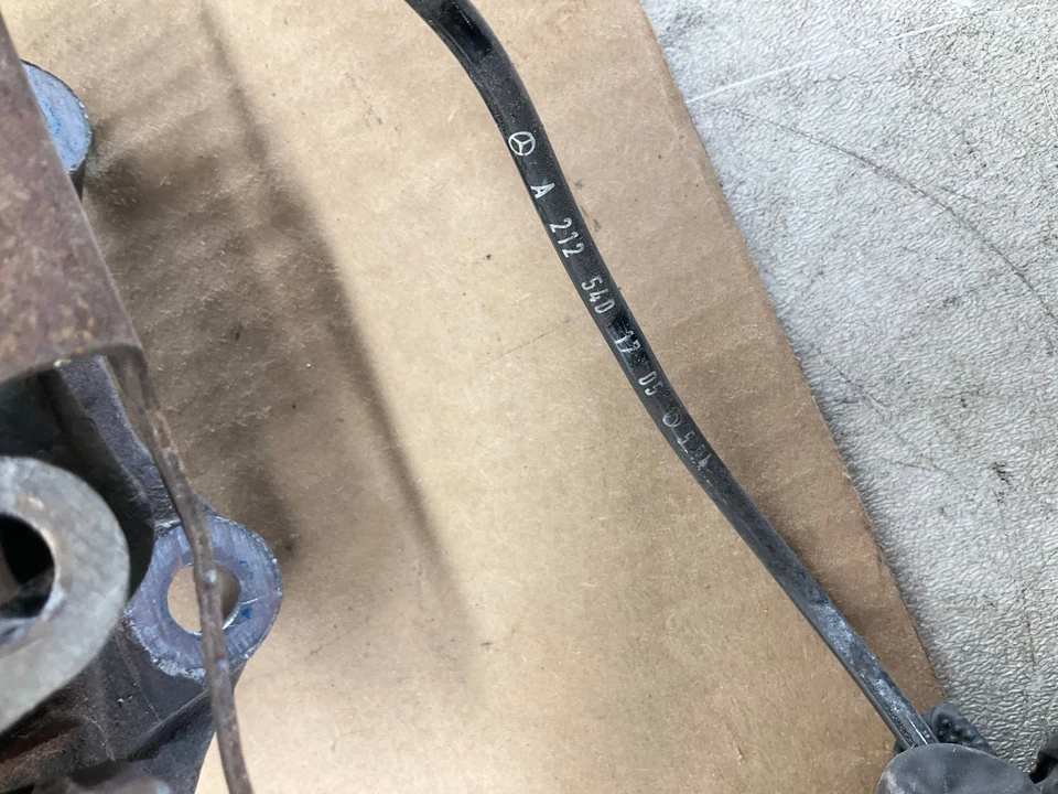 06-16 梅赛德斯-奔驰 E350 W212 后左右制动卡钳 原始设备制造商 — 第 3/4 张图片