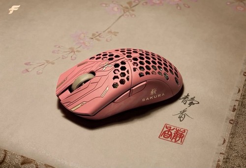 FinalMouse ULX Sakura SMALL - IN HAND - Picture 3 of 6