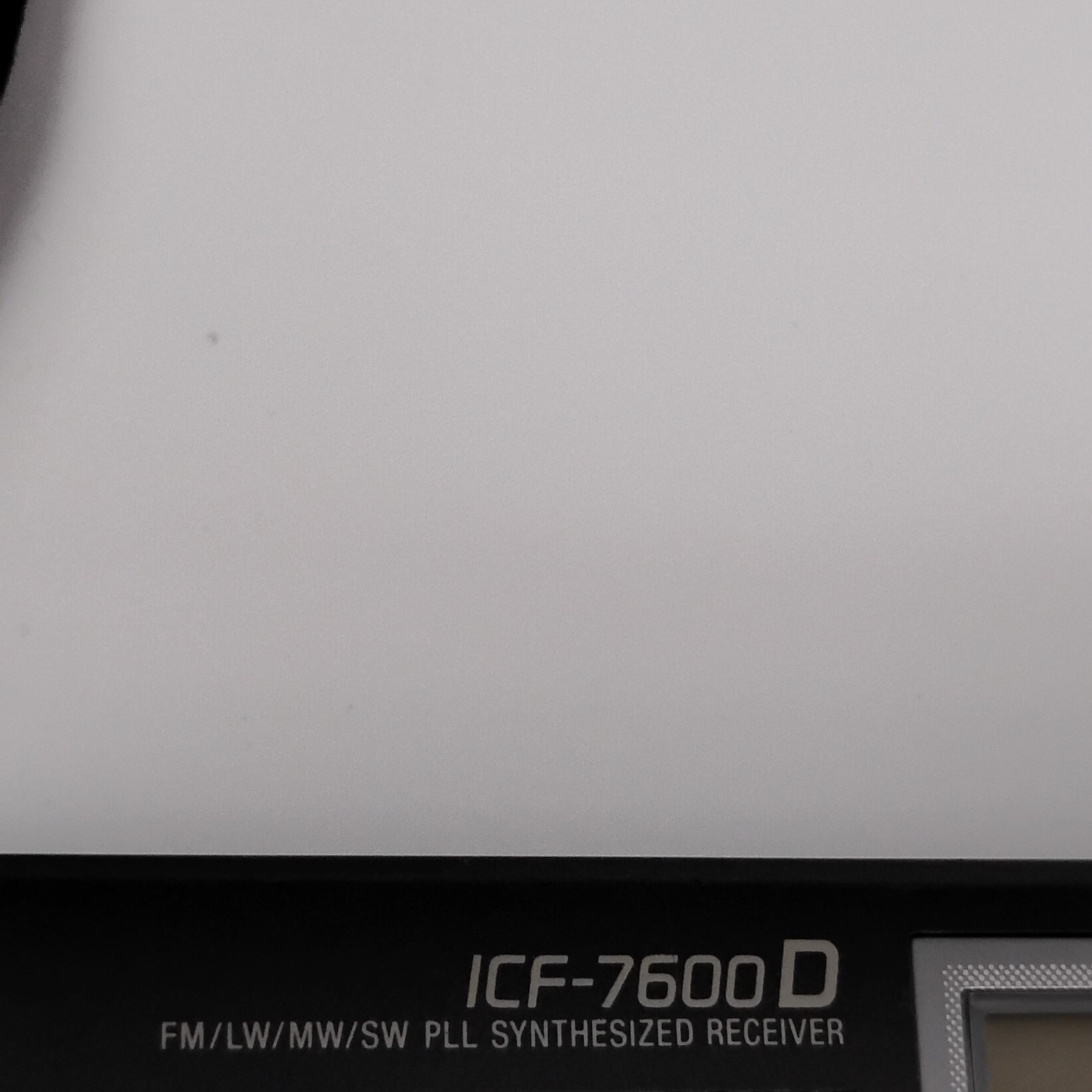 Sony ICF-7600D Digital Portable World Radio FM/LW/MW/SW Synthesized Pocketbook