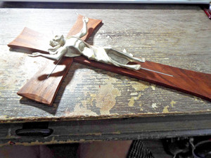 PRE-OWNED 10" by 5 x 3/4" Catholic pewter "RISEN CHRIST" wall crucifix / cross