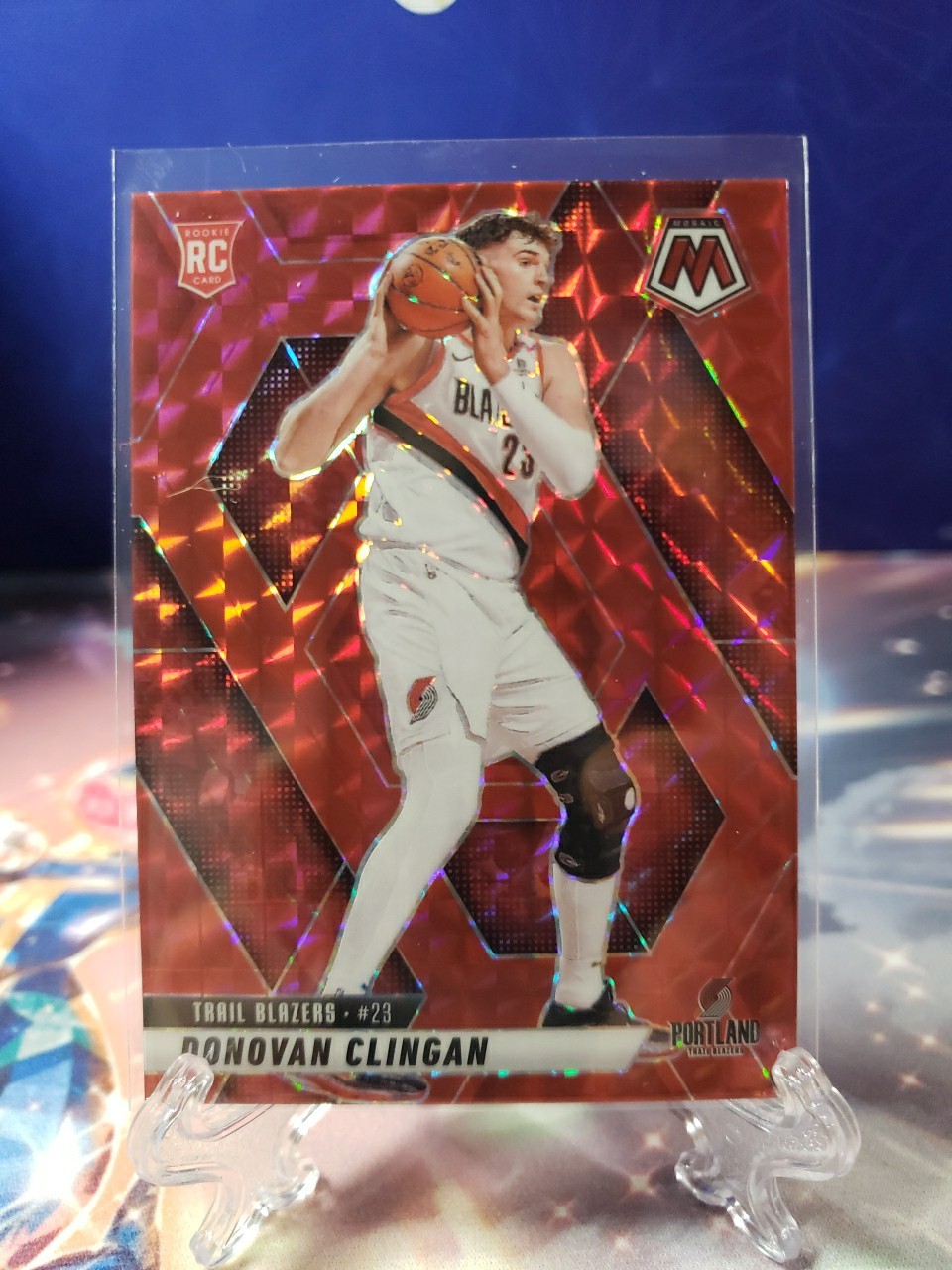 Donovan Clingan 2024-25 Panini Mosaic #246 Red Mosaic Prizm (RC) Trailblazers