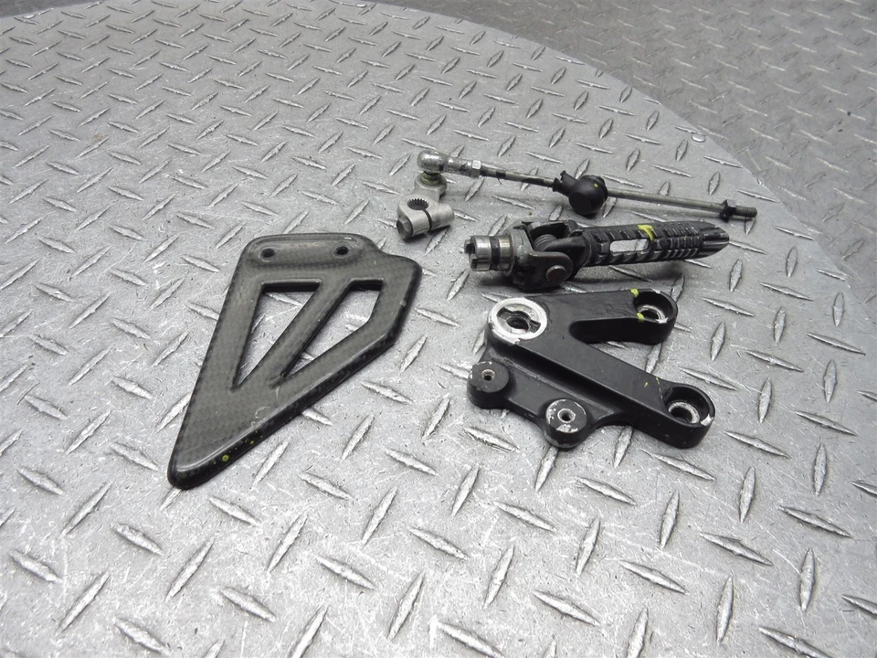 2000 00-03 Suzuki GSXR 750 GSXR750 Left Rearset Shift Lever Foot Peg Bracket - Image 3 of 4