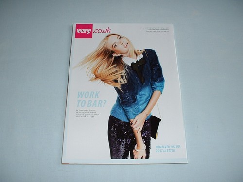 GIRLS ALOUD KIMBERLEY WALSH LOOKS Magazine 5 NOVEMBER 2012 (ISSUE/EDITION/COVER) - Picture 2 of 2