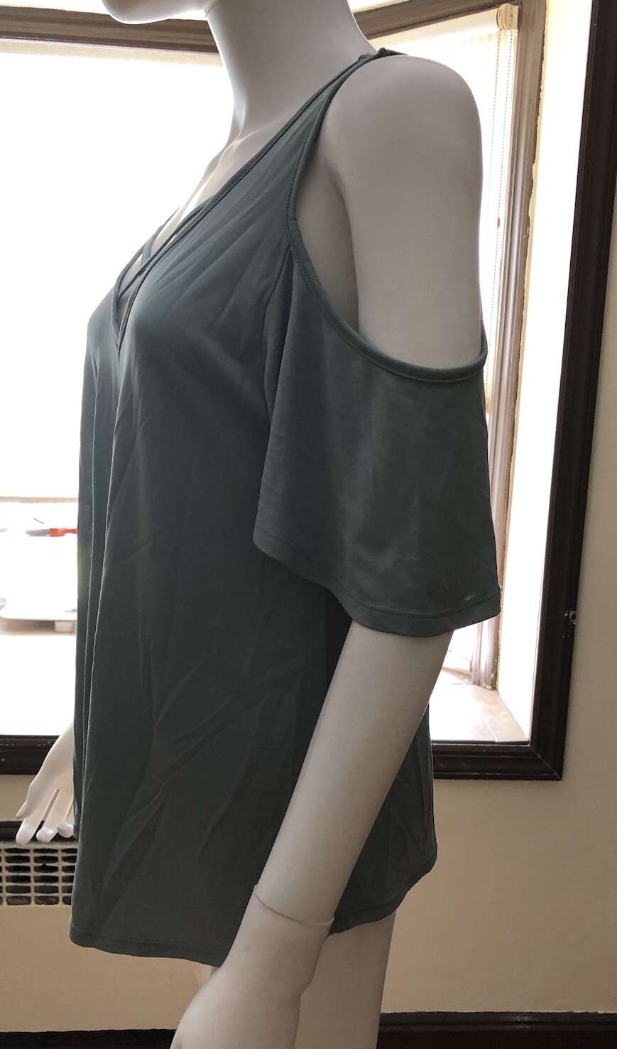 SIENNA SKY Womens Green Ruffle Cold Shoulder Criss Cross V-Neck Top Modal Size M
