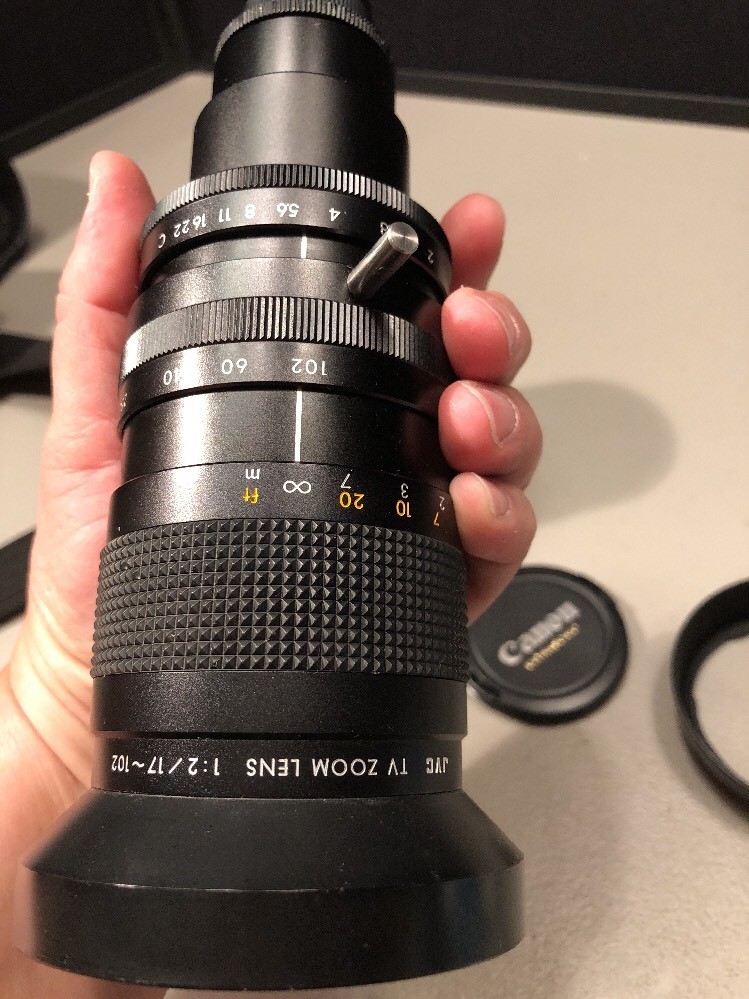 CANON Lens EF-S 18-55mm 1: 3.5-5.6 IS 0.28m/0.9ft & JVC ZOOM