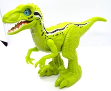 ROBO ALIVE Green Zuru Dinosaur Animated Toy Walks Action Figure 10.5" x 6"