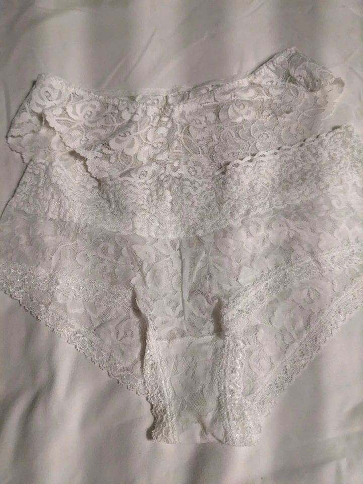 Cuatro pares de ropa interior de encaje talla 6/7 y sujetador de encaje talla L Foto 3 de 4