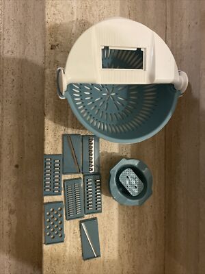  Crofton Reibe mit Sieb, unbenutzt  diverse Einsätze dabei  (LB10)