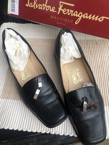 Damen-Slipper Salvatore Ferragamo schwarz Kalbsleder im Karton italienisch 6,5 UK 3,5 B