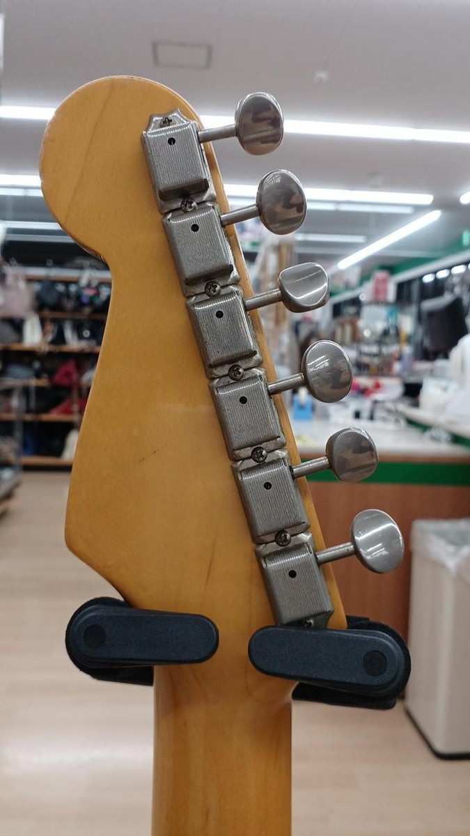 Fender Japan Stratocaster Model number: ST62-58US / shipping