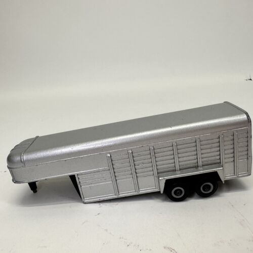 ERTL Gooseneck Silver Horse Livestock Trailer Die-Cast Metal 5th Wheel Toy 1/64 - Picture 4 of 9
