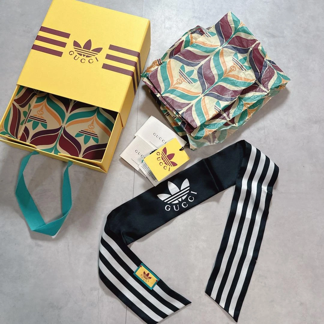 Auth GUCCI Adidas collaboration écharpe cou nœud soie noir blanc rayure avec boîte
