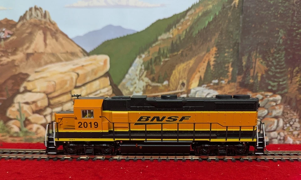 MTH HO BNSF GP38-2 DIESEL LOCOMOTIVE DCC 85-2018-0 - Image 4 of 4