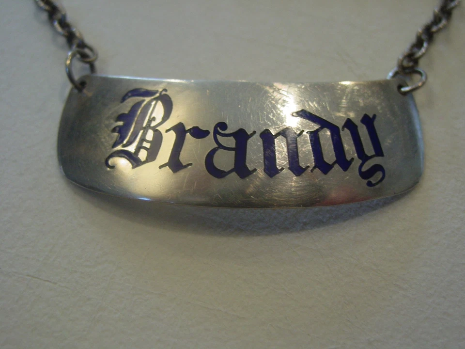 Esmalte fino sobre BRANDY de plata de ley. Barker Ellis Co., Birmingham Reino Unido. 1965. Foto 2 de 4