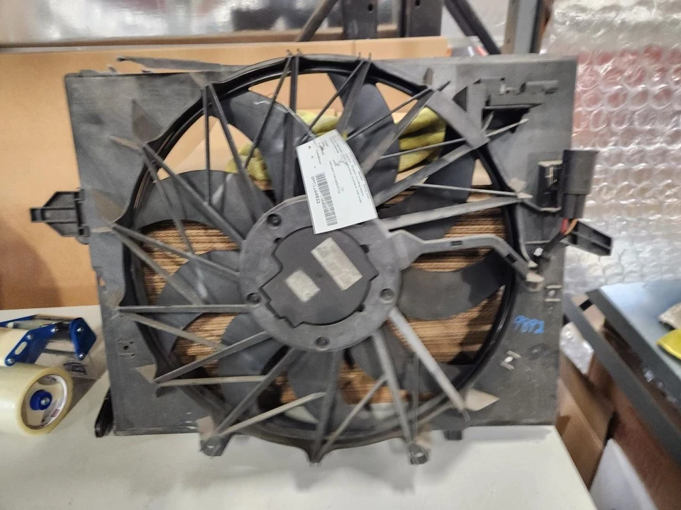 Conjunto de ventilador de motor de radiador 600 vatios para 08-10 BMW 528i 765290 Foto 2 de 4