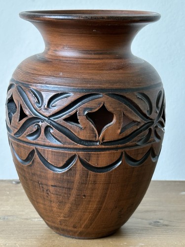 Handcrafted Terracotta Vase with Incised Motif – Vintage-16.5cm - Picture 10 of 17