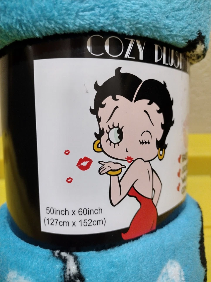 BETTY BOOP COZY PLUSH THROW 50 X 60 BETTY BOOP KISSES SOFT PLUSH  BLANKET BLUE - Image 2 of 3