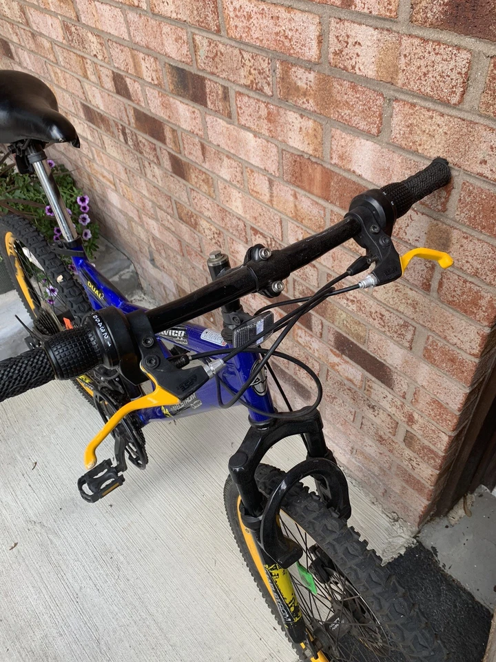 Bicicleta de montaña perfecta para niños menores de 6 pies. Foto 4 de 4