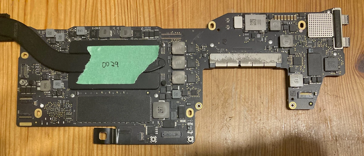 APPLE MacBook Pro A1708 2017 2.3 GHz Logic Board MOTHERBOARD 820 00840 A READ