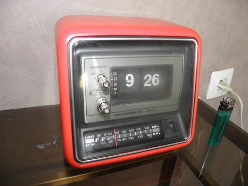 vitage radio clock alarm flip red vintage pop design ufo Space Age Modern - Picture 5 of 10