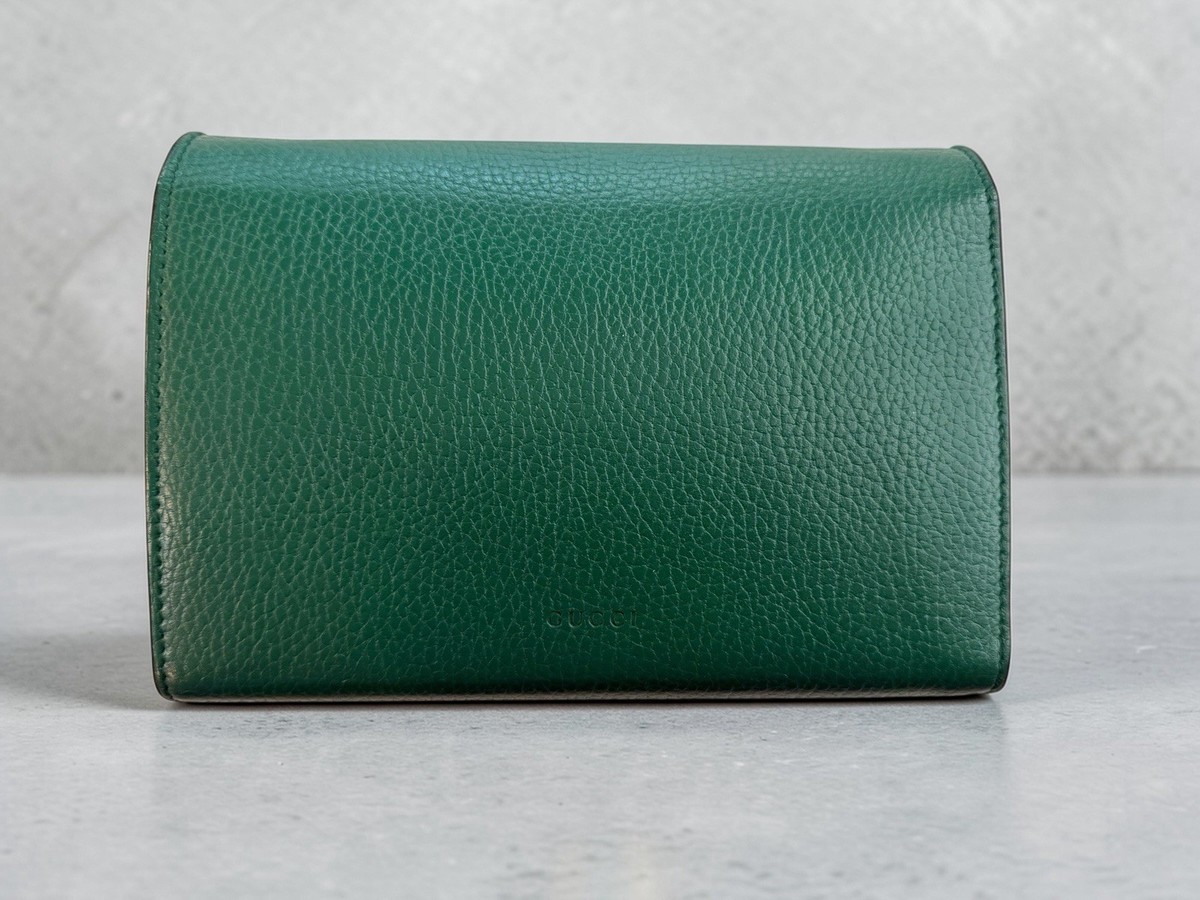 GUCCI グリーンレザーバングル Gucci Green Shoulder Bag with Chain Strap, Metal Hardware