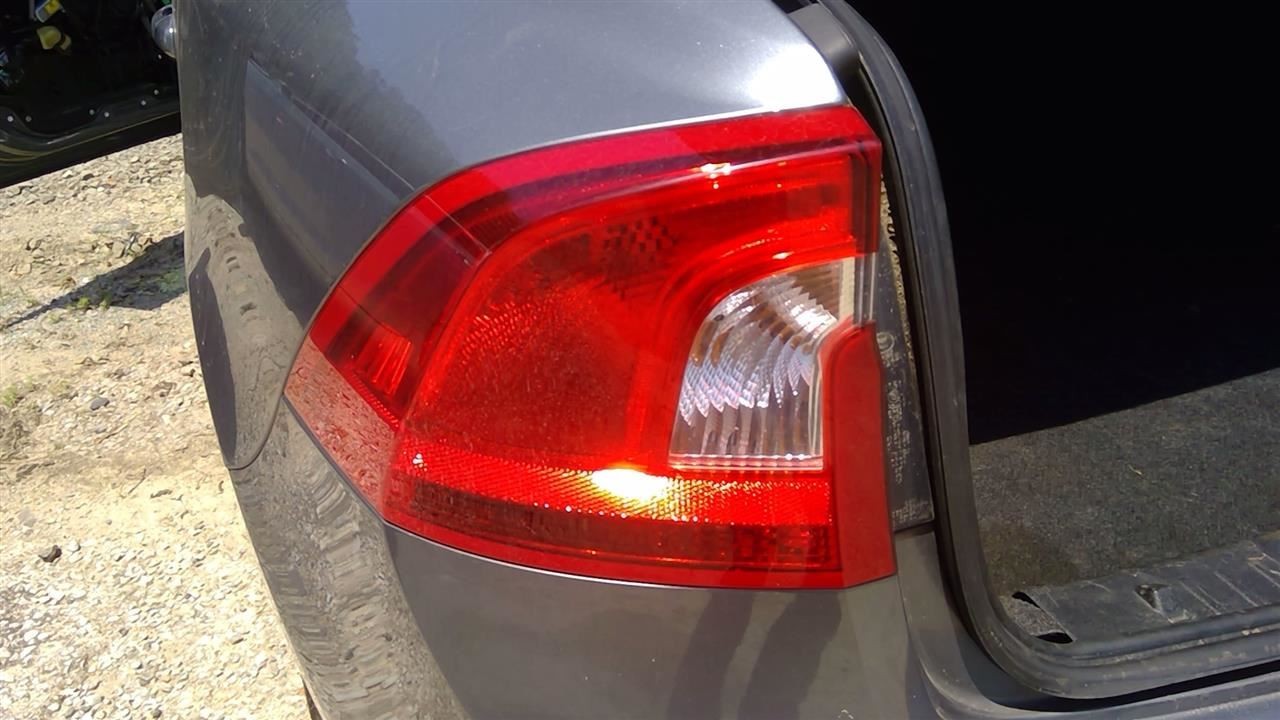 Volvo S60 2014-2018 Driver Side Tail Light Quarter Panel Mount VIN Y SWB 727077