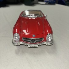 BURAGO 1:18 MERCEDES BENZ RED CONVERTIBLE 300SL ROADSTER. 1957 - Excellent