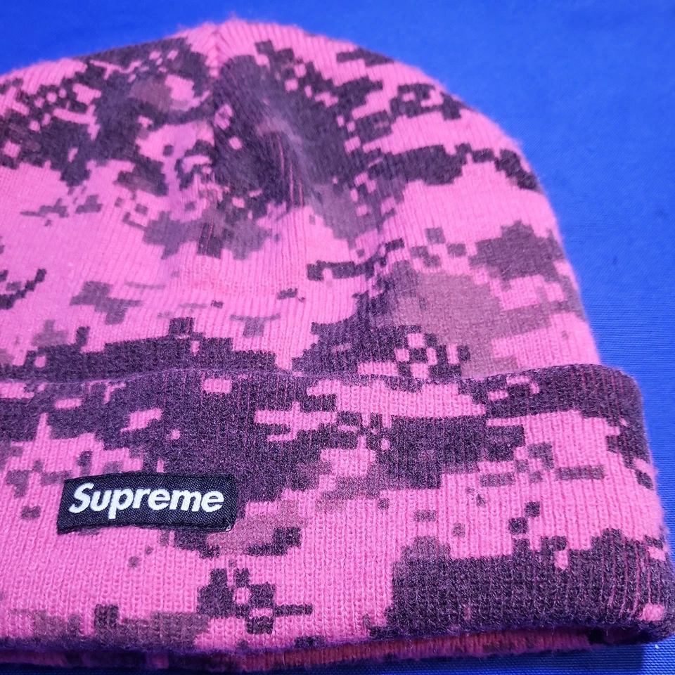 Gorro japonés de camuflaje digital rosa SUPREME marca Streetwear FW17 logotipo de caja Foto 2 de 4