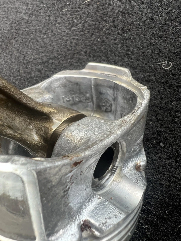 Juego de 4 pistones y bielas de motor FIAT 500 Sport 1.4L Foto 4 de 4