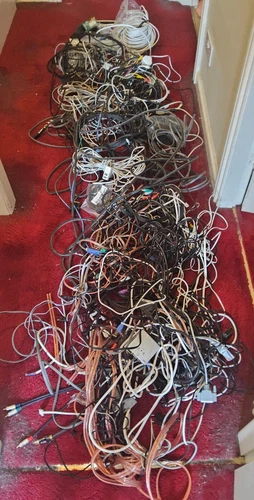 17kg Various Cables. HDMI,USB,Phono,VGA,Scart,DVI,Speaker,Toslink,RJ45 and more.