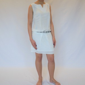 robe sans manche blanche