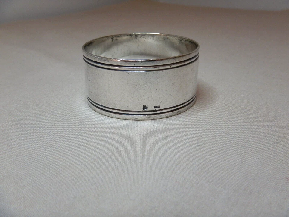 ANTIQUE EUROPEAN 750 STERLING SILVER SERVIETTE NAPKIN HOLDER RING - image 3 of 4