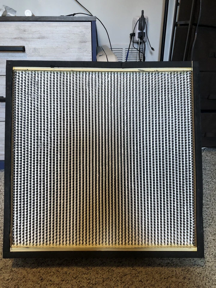 Filtro HEPA 24" x 24" x 6 [Usado para una campana de flujo para propagación de hongos Foto 2 de 4